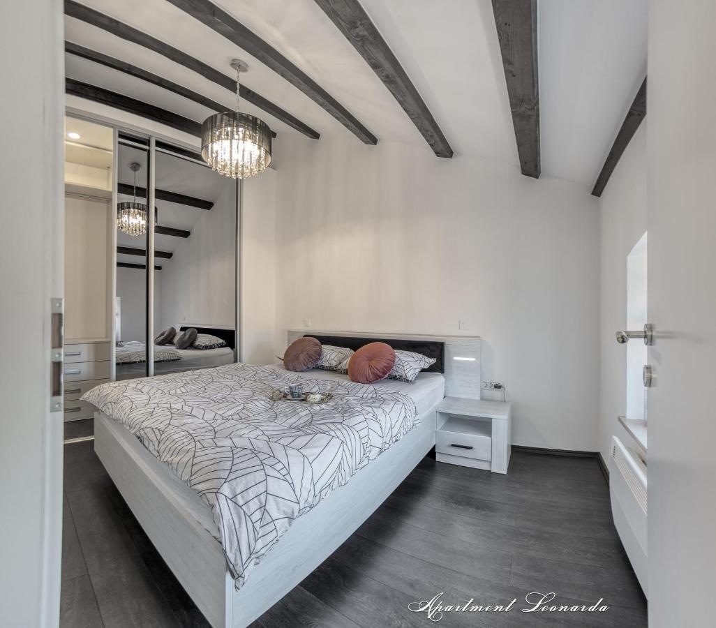 Apartmán Penthouse Leonarda With Private Parking Pula Exteriér fotografie